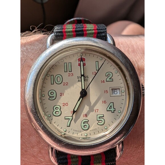 Vintage Victorinox Swiss Army Cavalry Field Watch - New Battery & NATO Strap main image 7